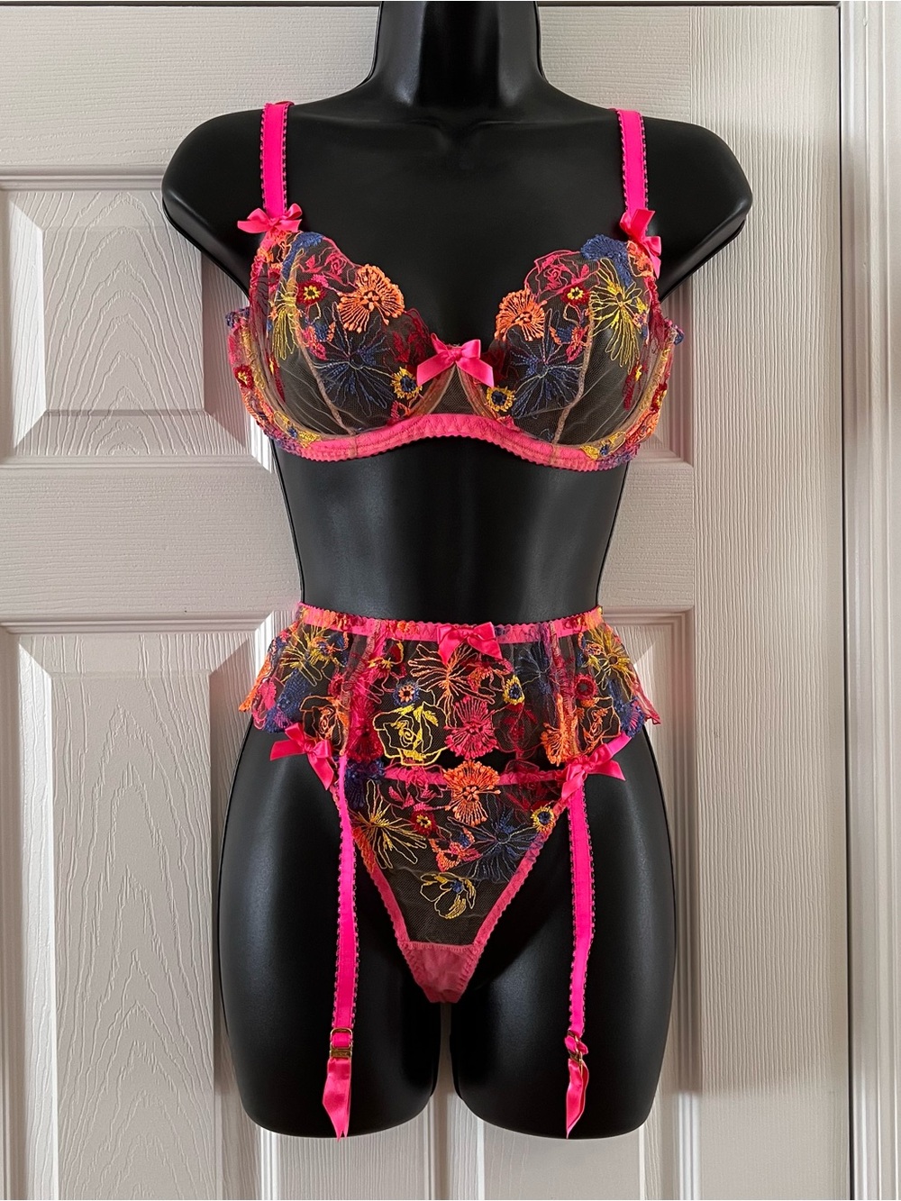 Agent Provacateur Zuri Brights Multi hot pink 36D bra, size 3 suspender & thong